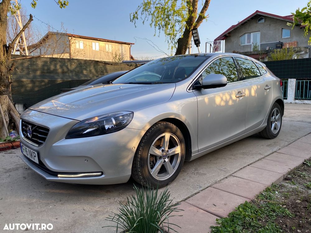 Volvo V40 D4 VEA Momentum - 1