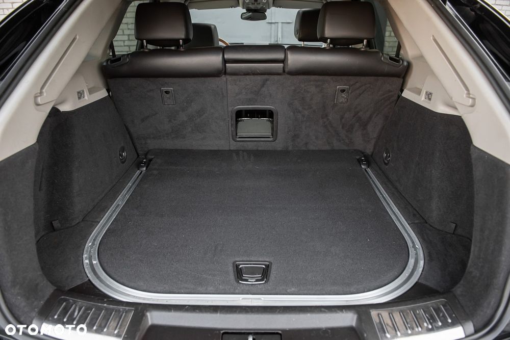 Cadillac SRX 3.6 V6 Sport Luxury AWD - 34