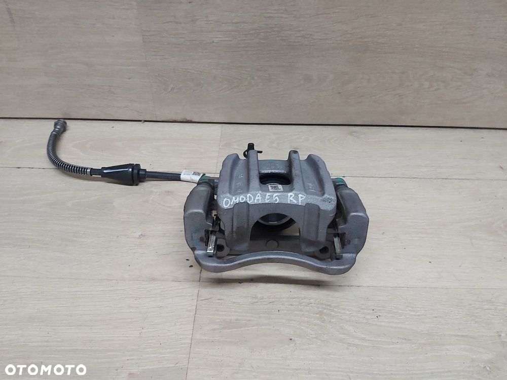 OMODA 5 E5 C5 zacisk prawy przód jarzmo 204003985AA - 1