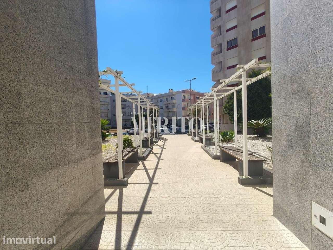 Apartamento T2 Mobilado com Garagem e Arrumos | Amorosa – Chafé | 1.ª - Grande imagem: 2/28