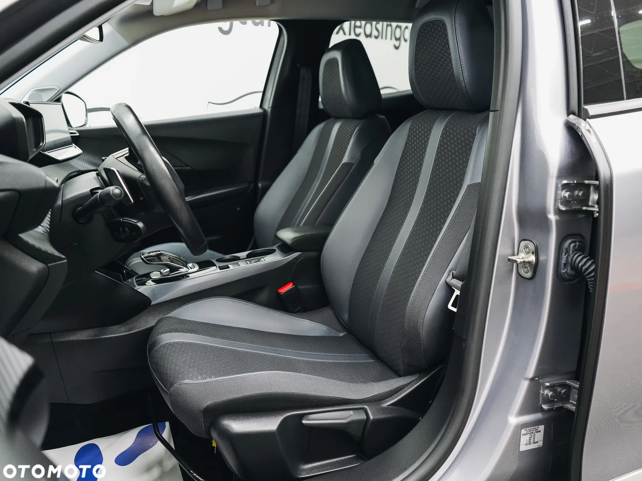 Peugeot 2008 1.5 BlueHDi Allure S&S EAT8 - 16