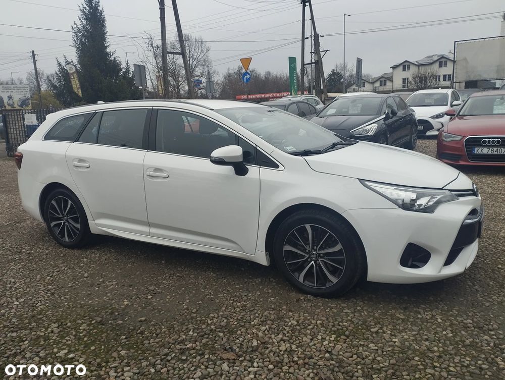 Toyota Avensis 2.0 D-4D Premium - 2