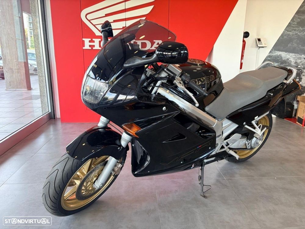 Honda VFR 750 F - 1