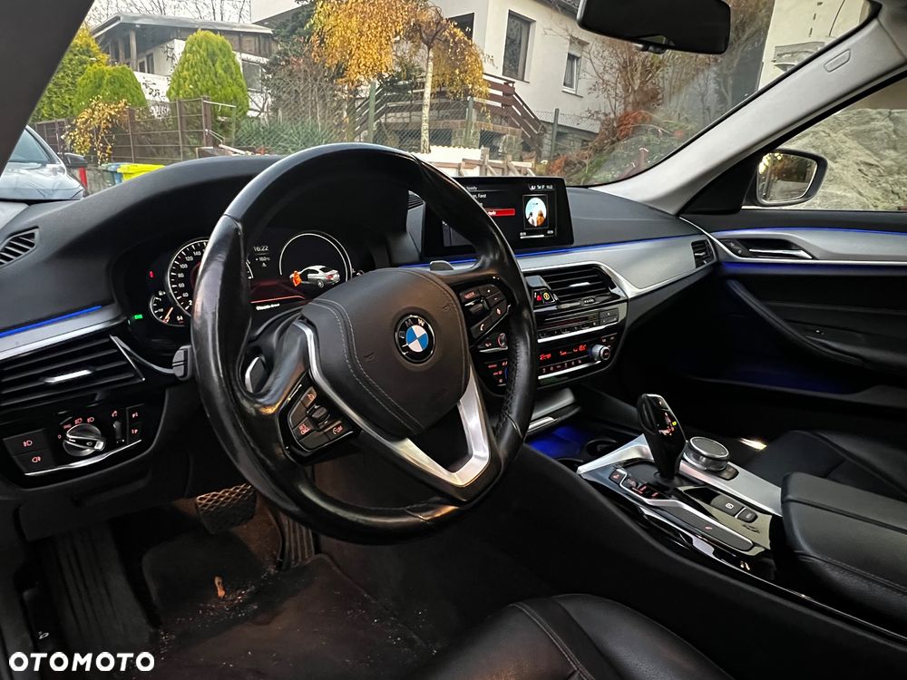 BMW Seria 5 530i Luxury Line sport - 13