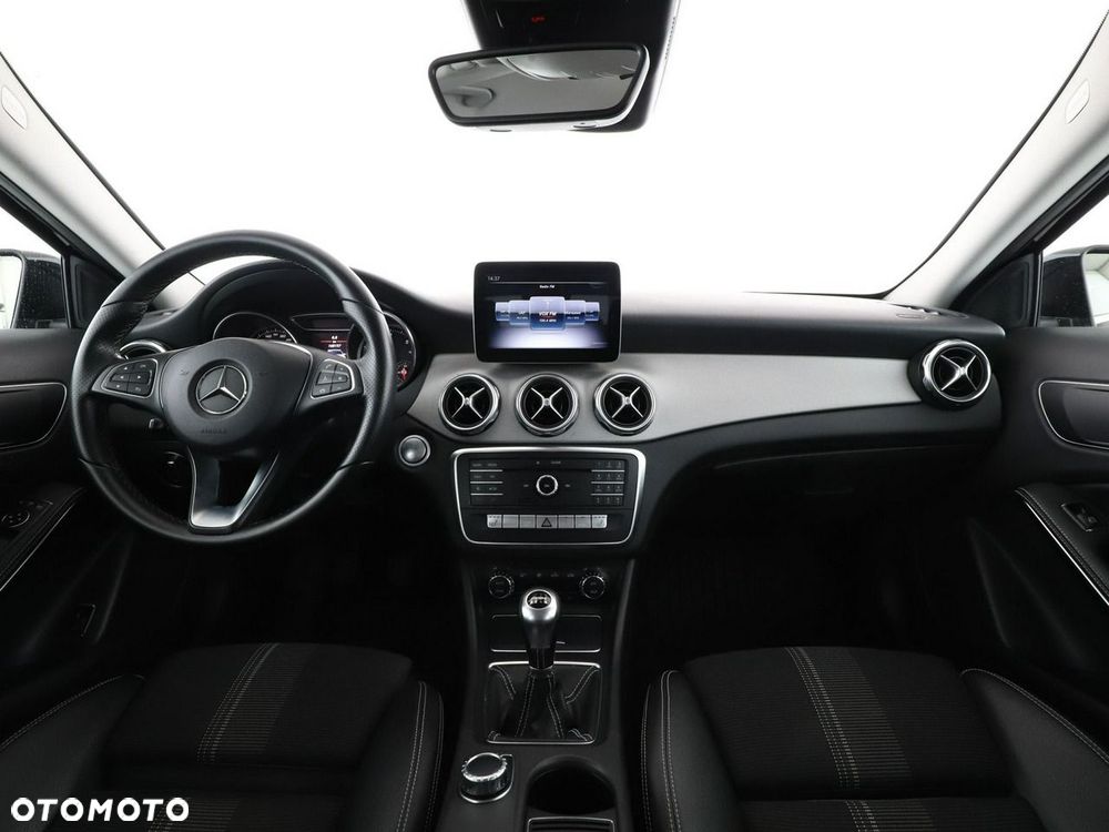 Mercedes-Benz GLA 180 d Urban - 16