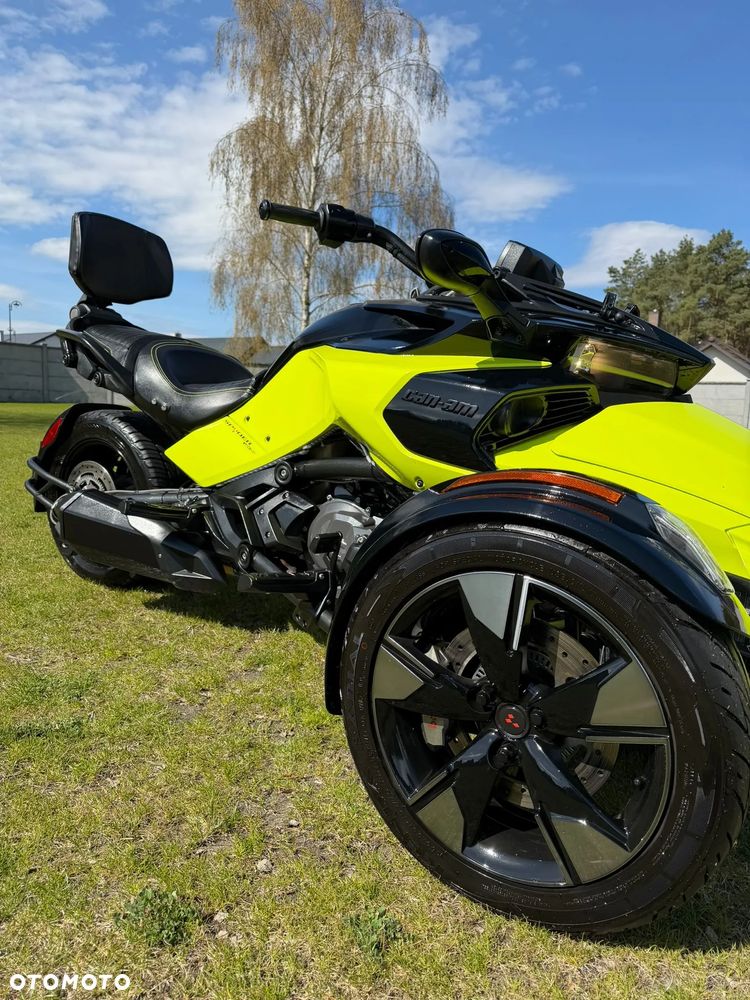 Can-Am Spyder - 17