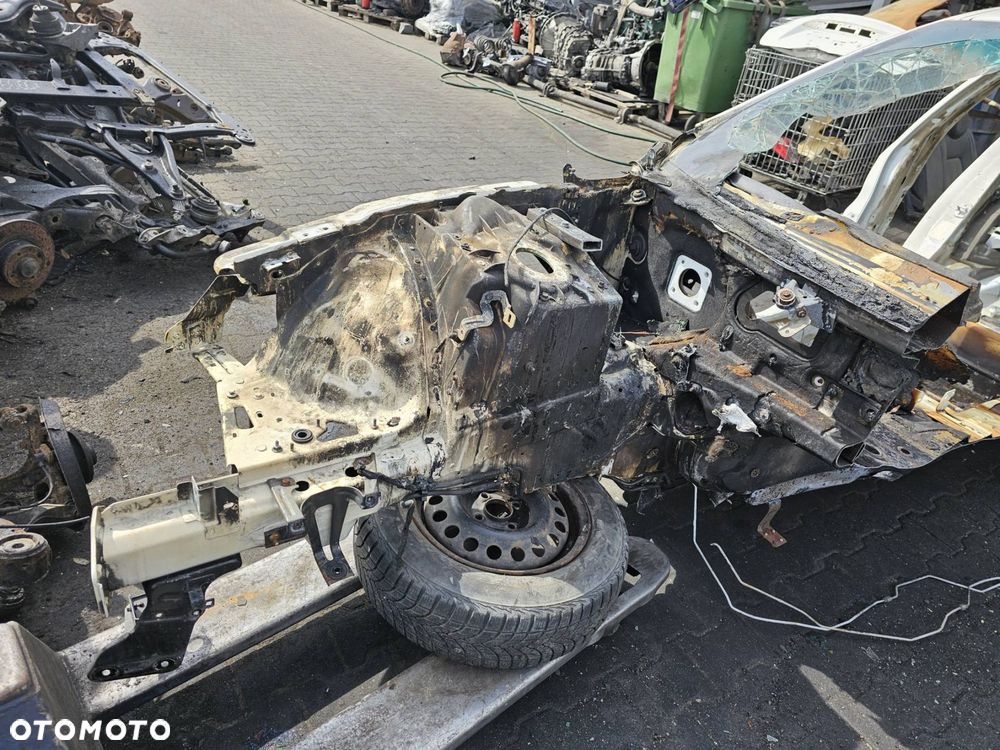 ĆWIARTKA PRAWA PRZÓD MASERATI GHIBLI - 2