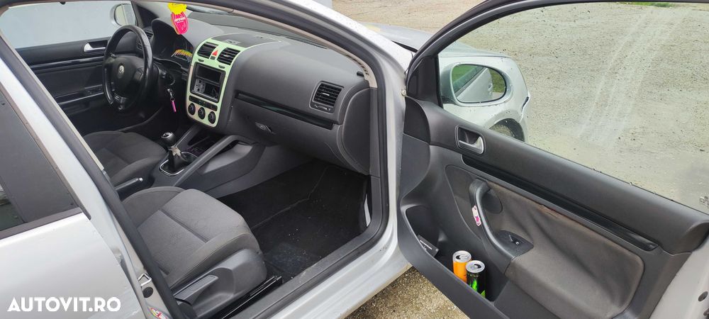 Dezmembrez Golf 5 hatchback 2.0 BMN cu 2 axe cutie KDS cod vopsea LA7W - 6