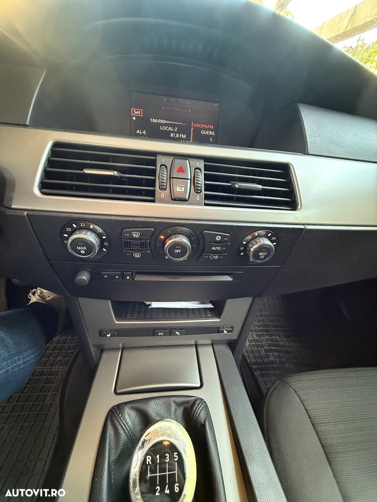 BMW Seria 5 520d Touring - 13