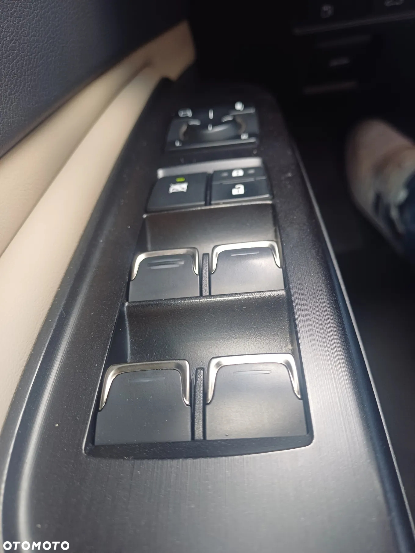 Lexus ES 300h Business Edition + - 24