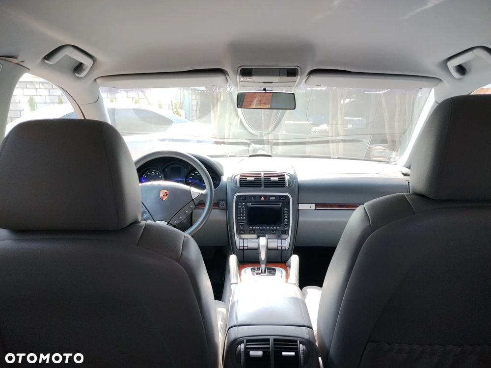 Porsche Cayenne - 16