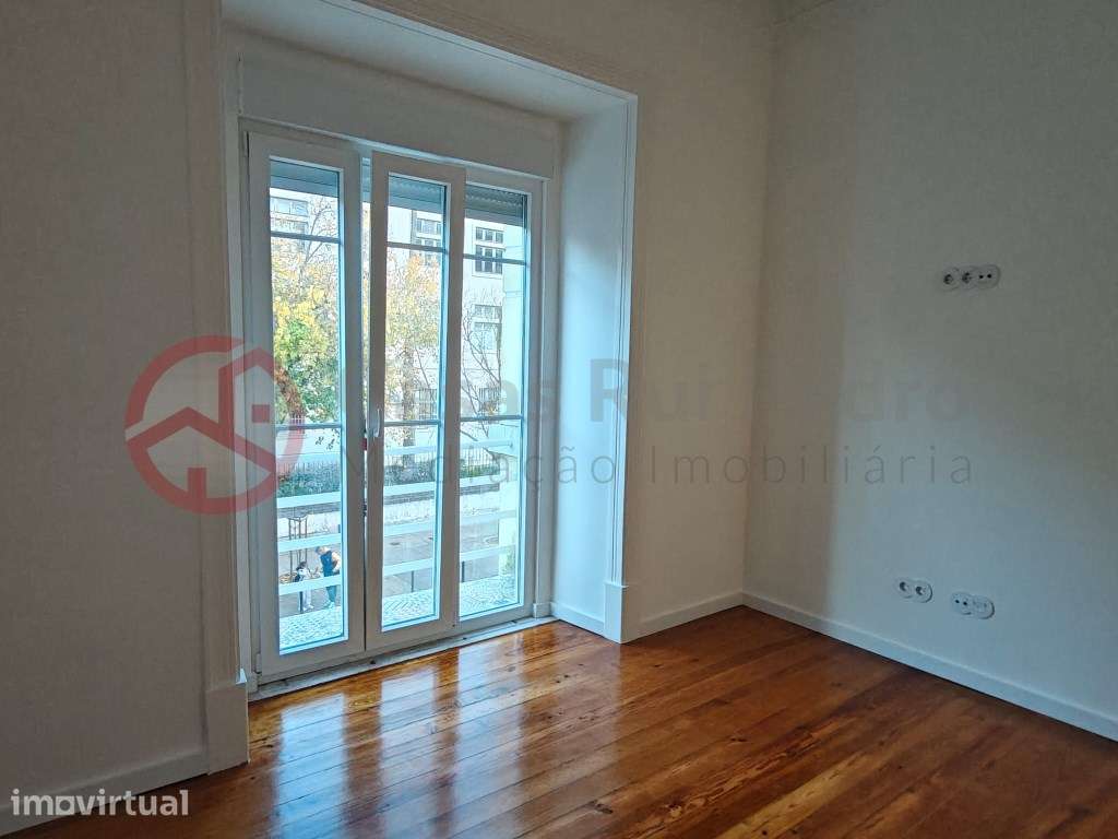 Apartamento T3 totalmente remodelado na Penha de França em Lisboa - Grande imagem: 4/31