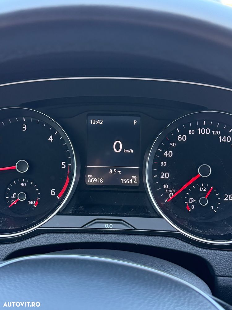 Volkswagen Passat 2.0 TDI DSG Comfortline - 9