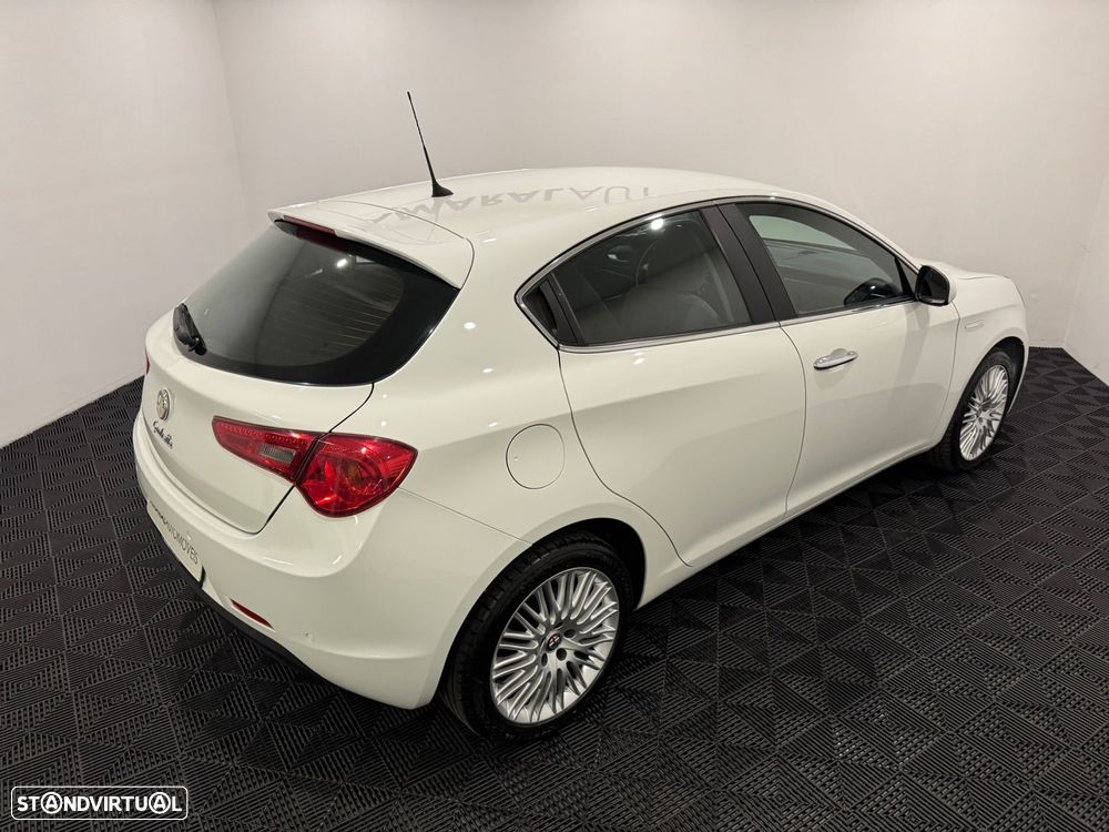 Alfa Romeo Giulietta 1.6 JTDM Distinctive - 24