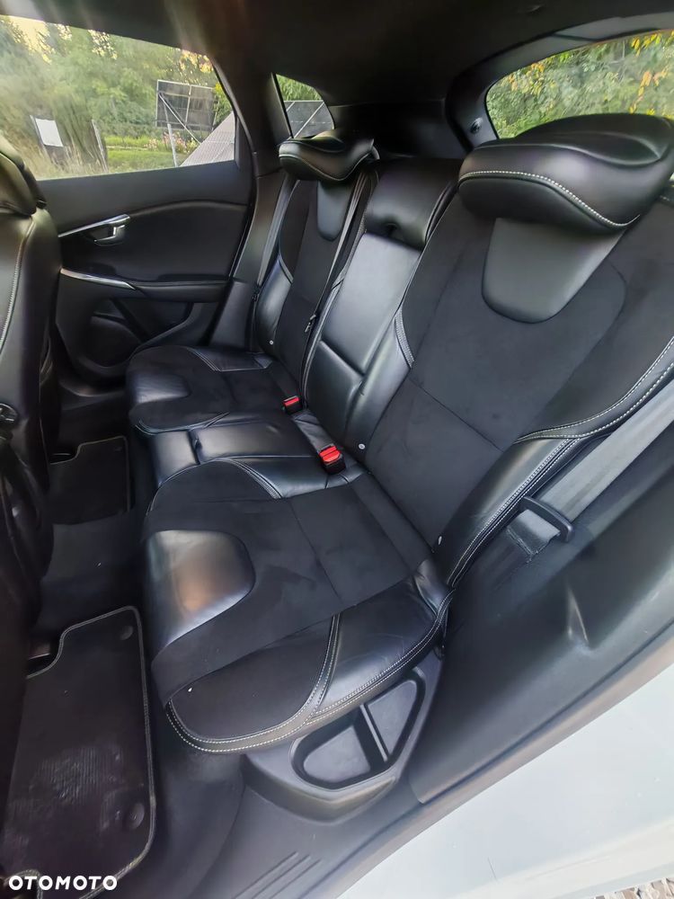 Volvo V40 T4 R Design - 16