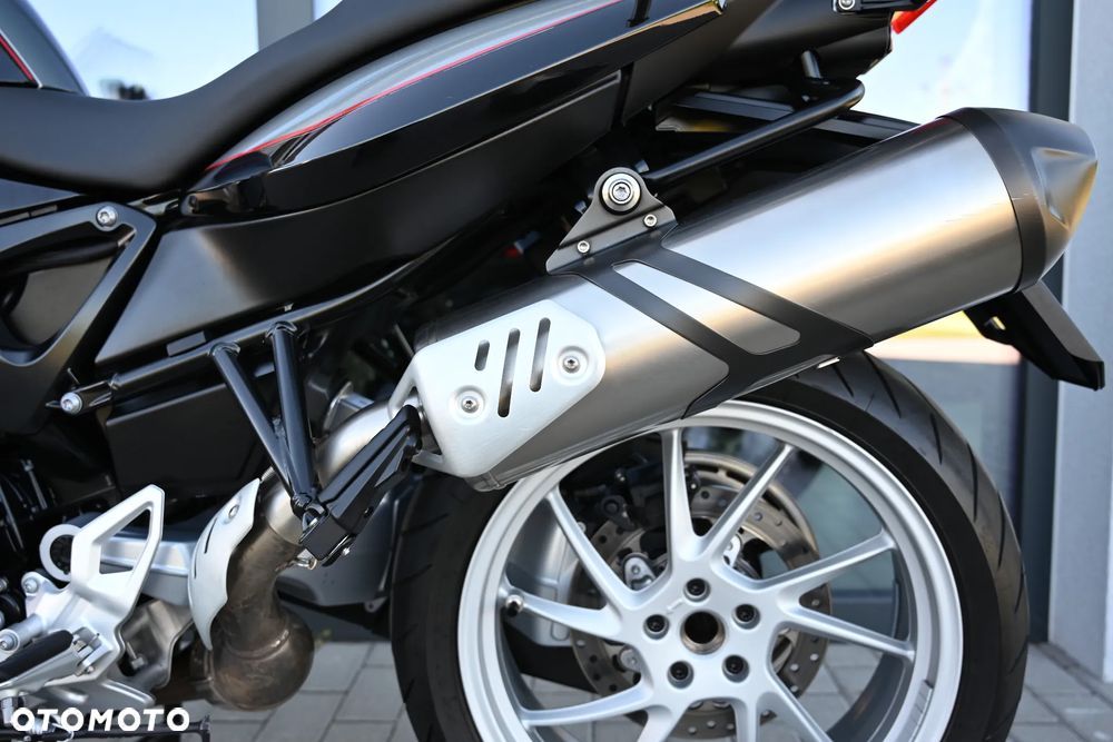 BMW F - 33