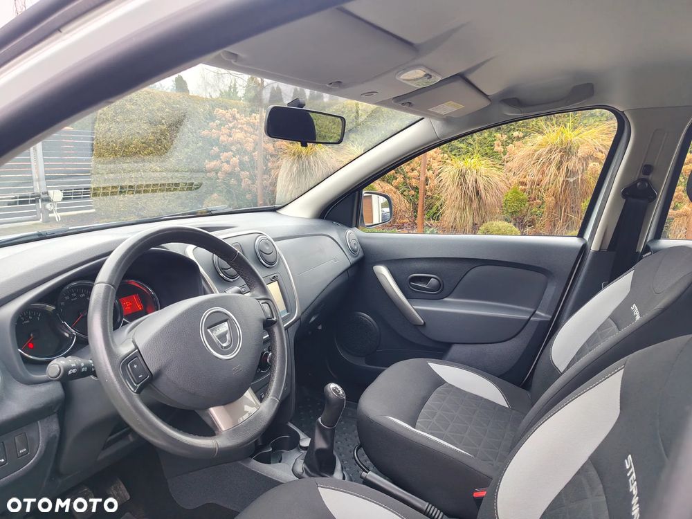 Dacia Sandero TCe 90 Celebration - 11