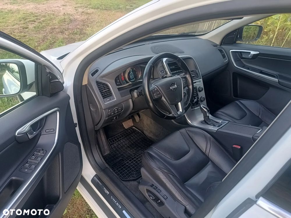 Volvo XC 60 D5 AWD Summum - 11