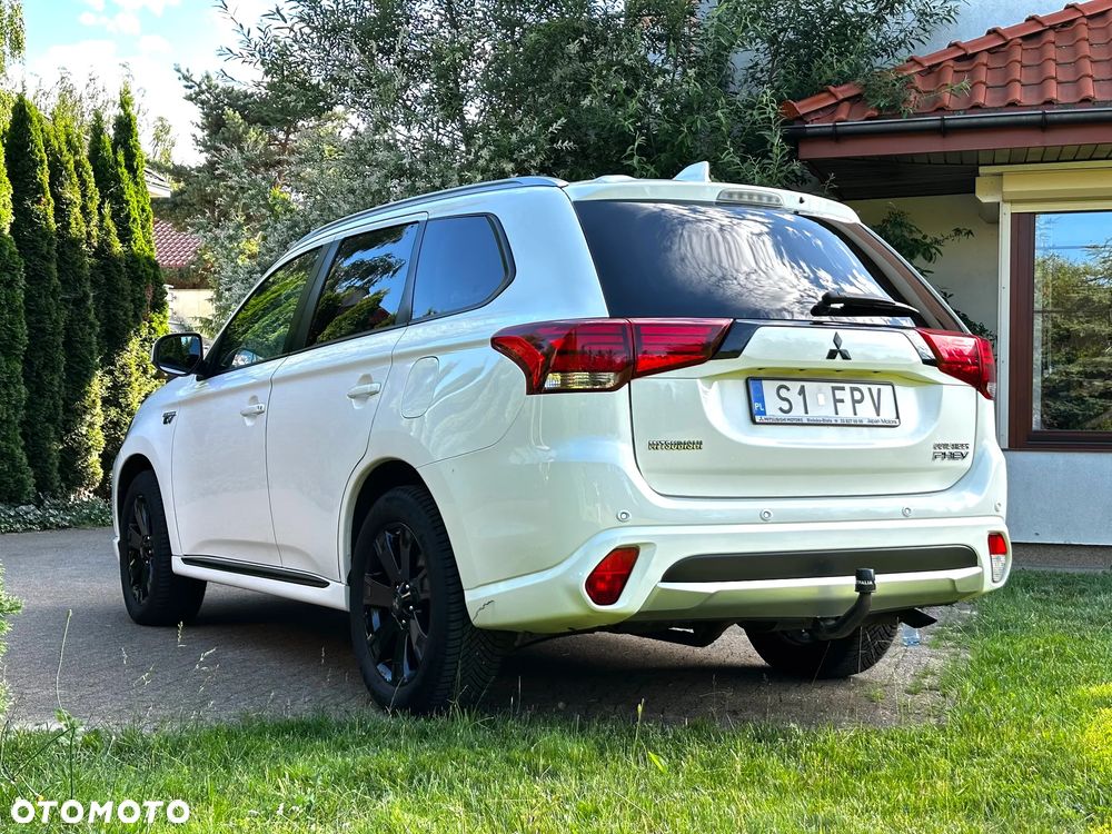 Mitsubishi Outlander Intense + - 10
