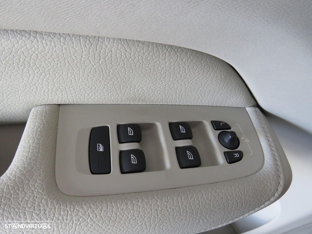 Volvo XC 60 2.0 B4 Momentum Plus - 13