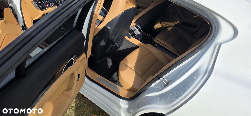 Porsche Panamera PDK - 21