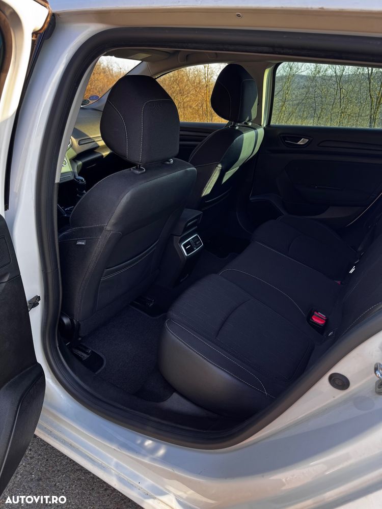 Renault Megane TCe 140 GPF EQUILIBRE - 11