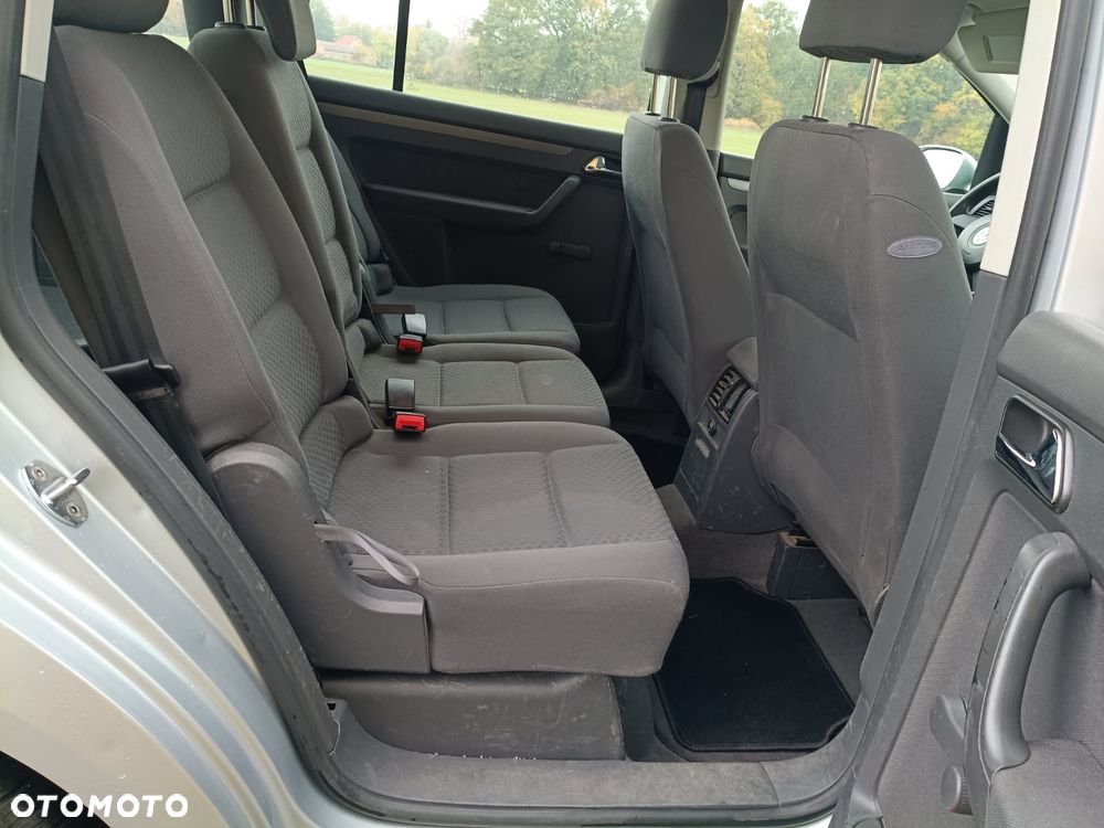 Volkswagen Touran - 7