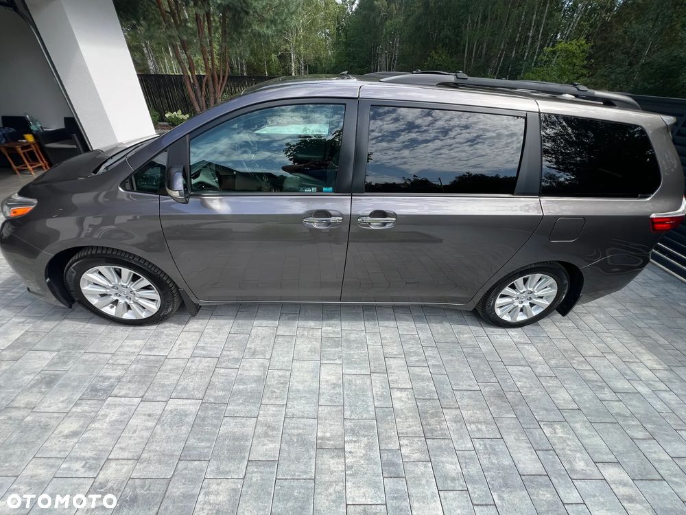 Toyota Sienna - 12