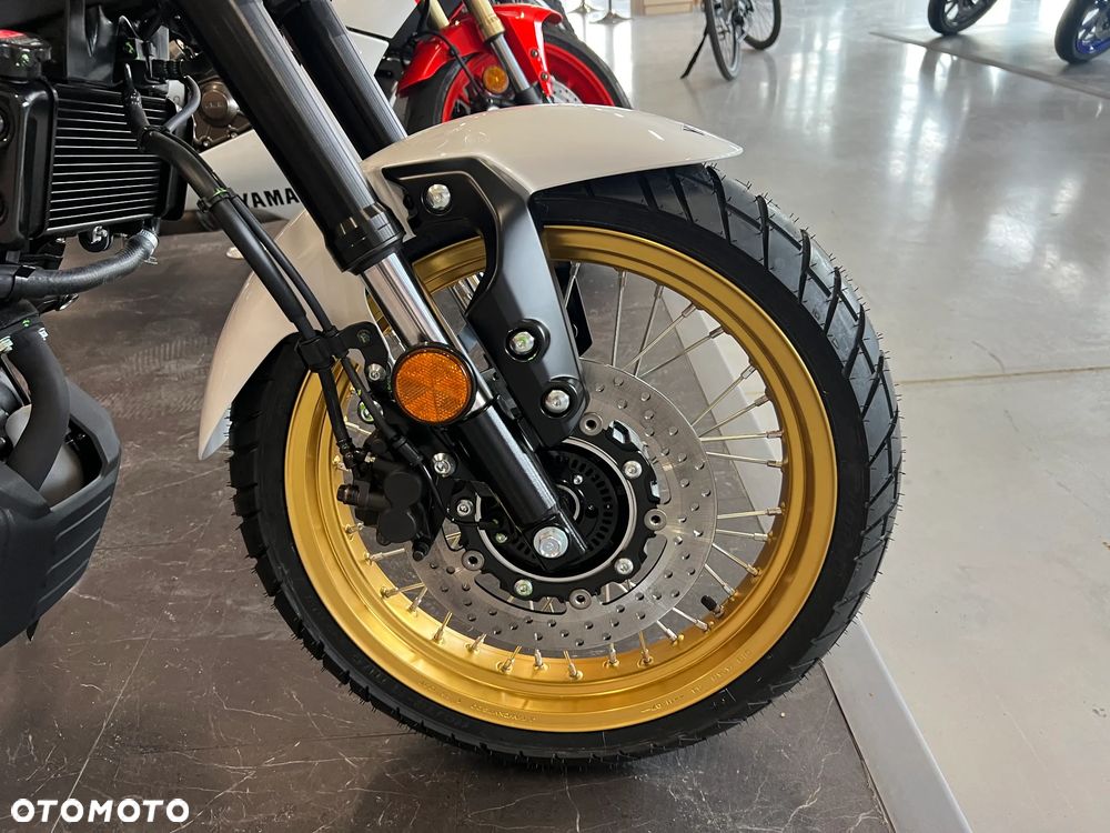 Yamaha XSR - 6