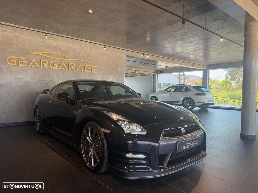 Nissan GT-R Premium Edition - 6