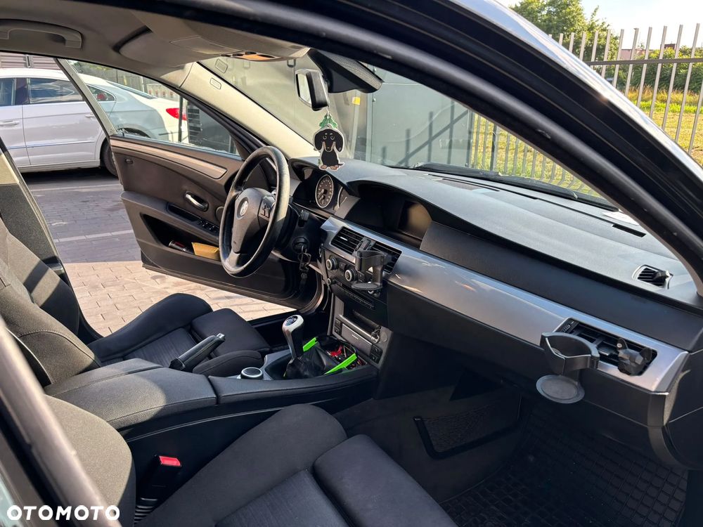 BMW Seria 5 525d - 9
