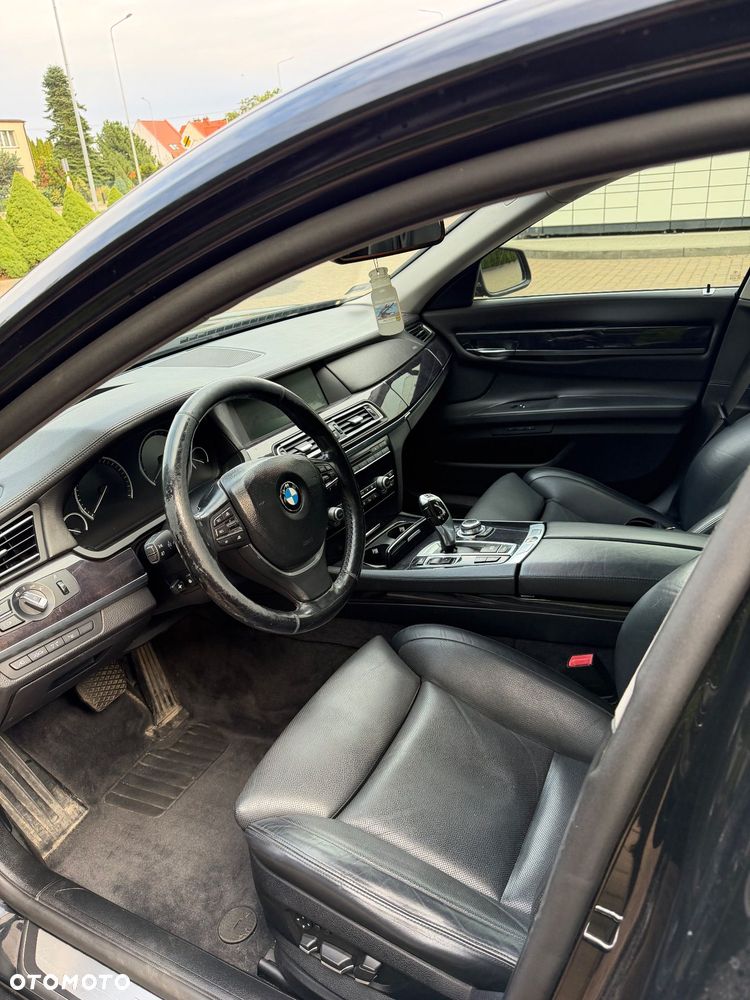 BMW Seria 7 750i - 9