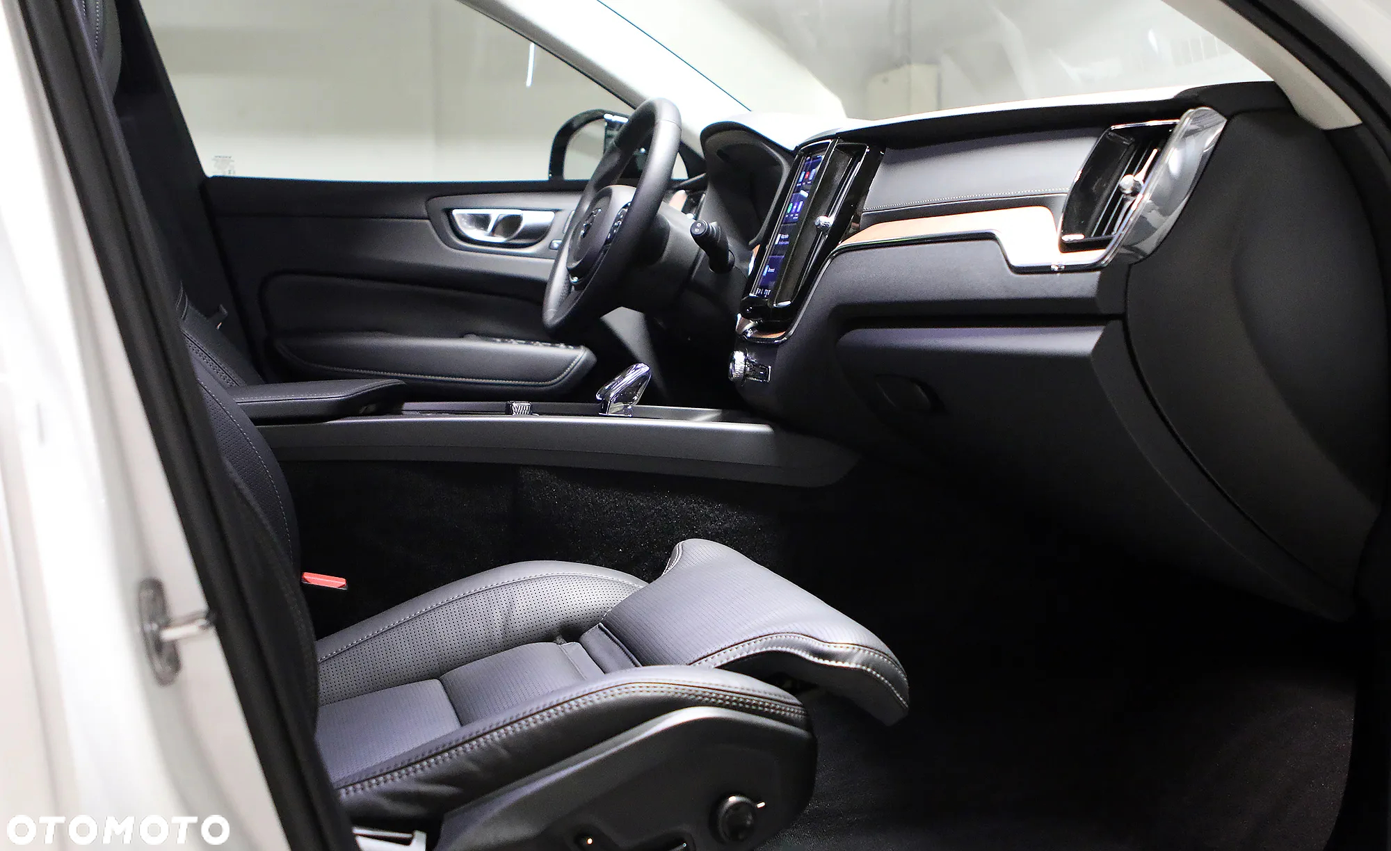 Volvo XC 60 B5 B AWD Ultimate Black Edition - 27