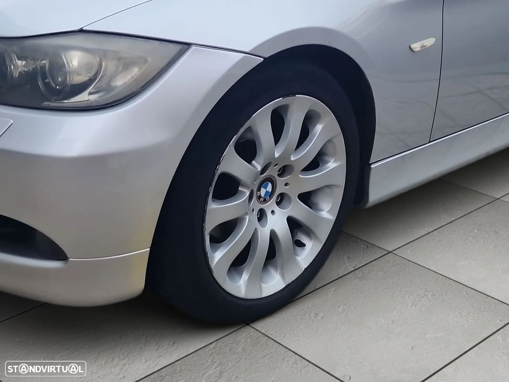 BMW 320 dA Exclusive - 12