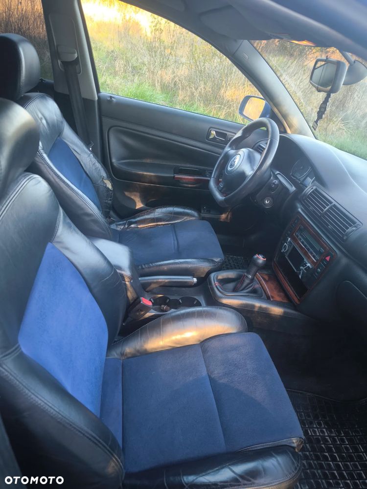 Volkswagen Passat 1.9 TDI Highline - 13