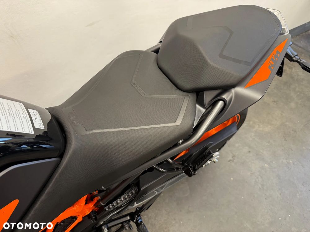 KTM Duke 125 - 21
