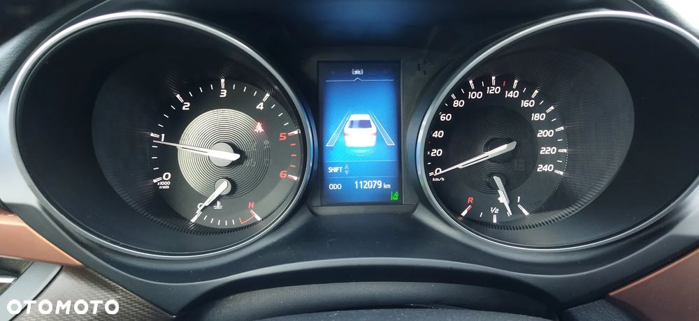 Toyota Avensis - 8