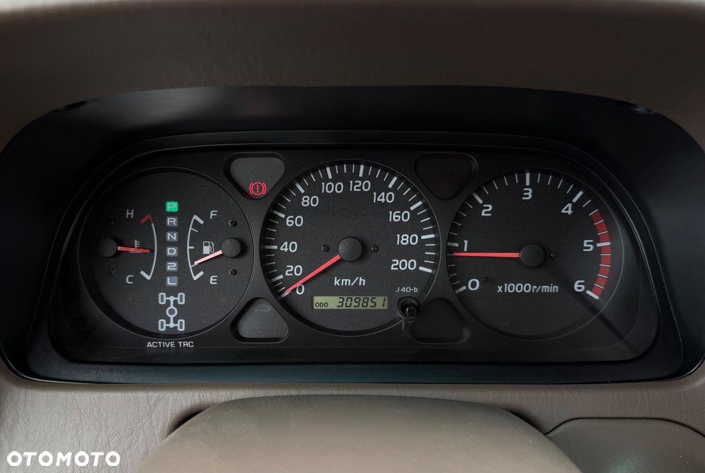 Toyota Land Cruiser - 12