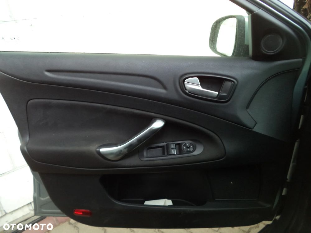 Boczek lewy przedni Ford Mondeo MK4 - 1