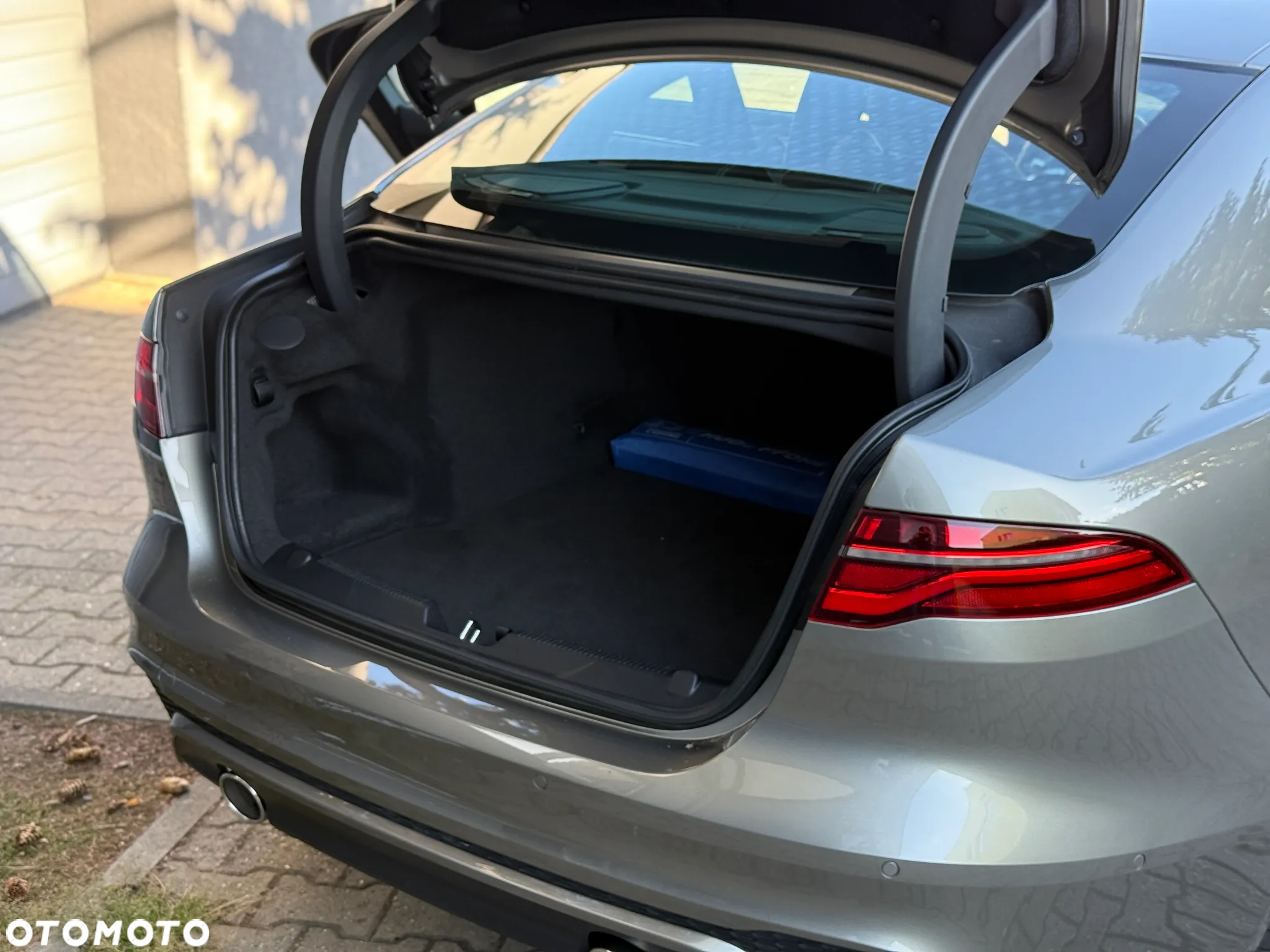 Jaguar XE 2.0 P250 R-Dynamic Black - 16
