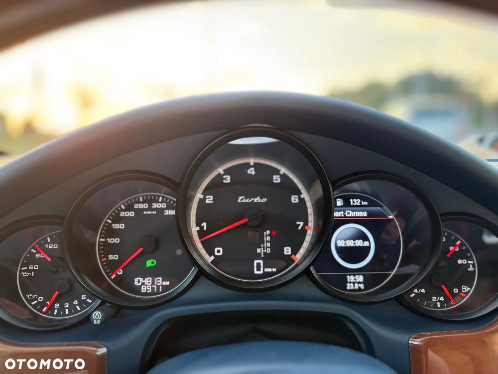 Porsche Panamera Turbo PDK - 23
