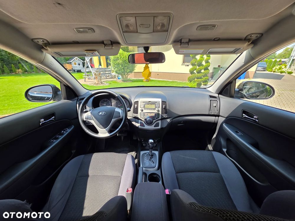 Hyundai i30 i30cw 1.6 CRDi Automatik Comfort - 9