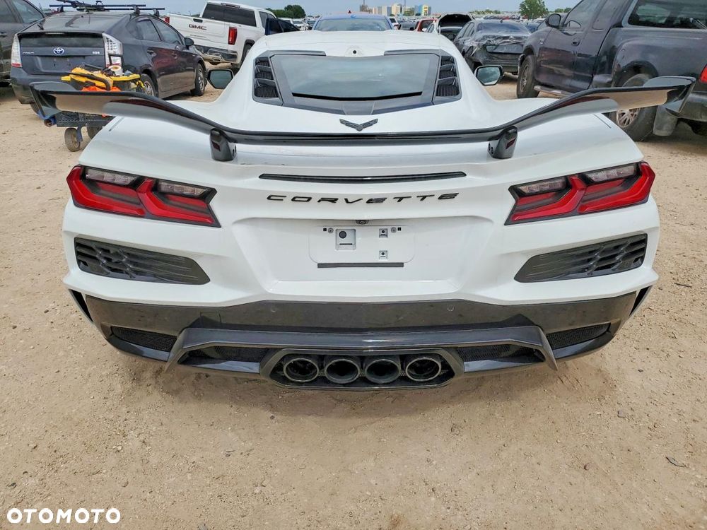 Chevrolet Corvette - 5