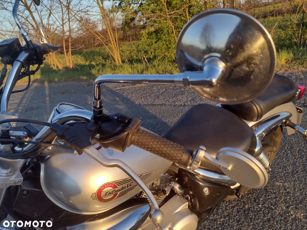 Suzuki Intruder - 2