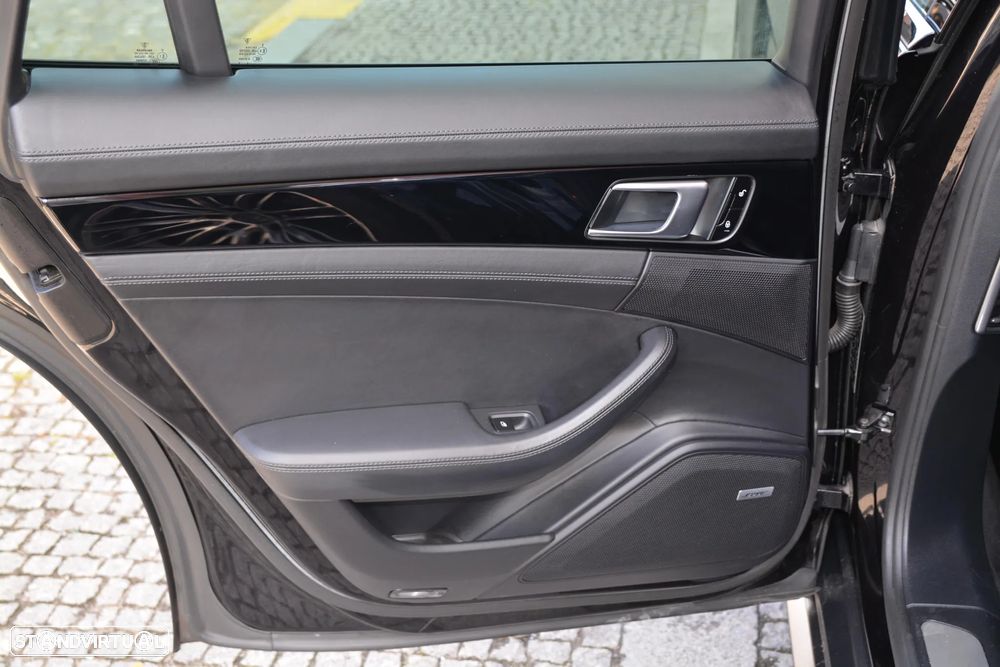 Porsche Panamera 4 S - 40