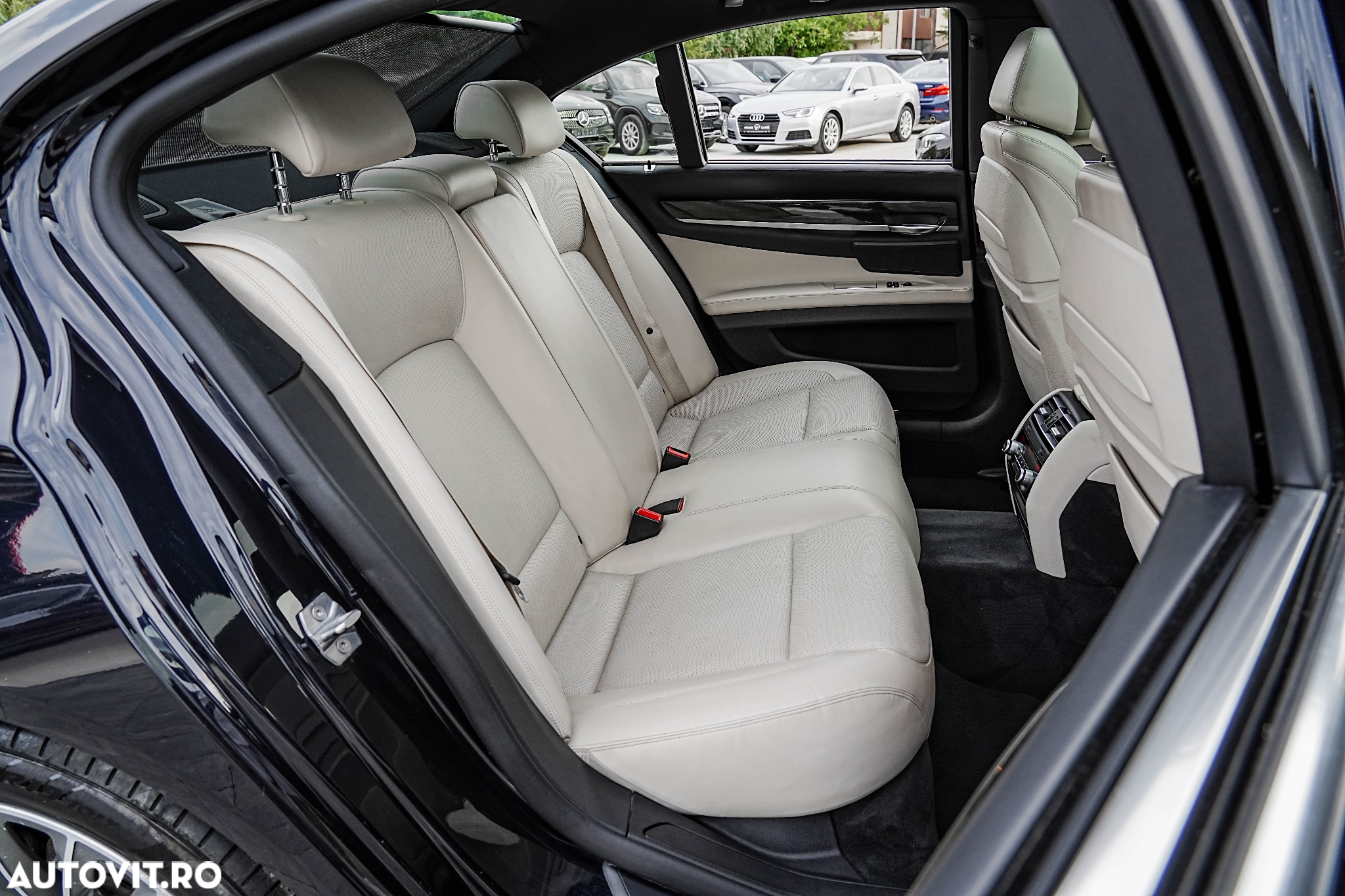 BMW Seria 7 750i xDrive Edition Exclusive - 9