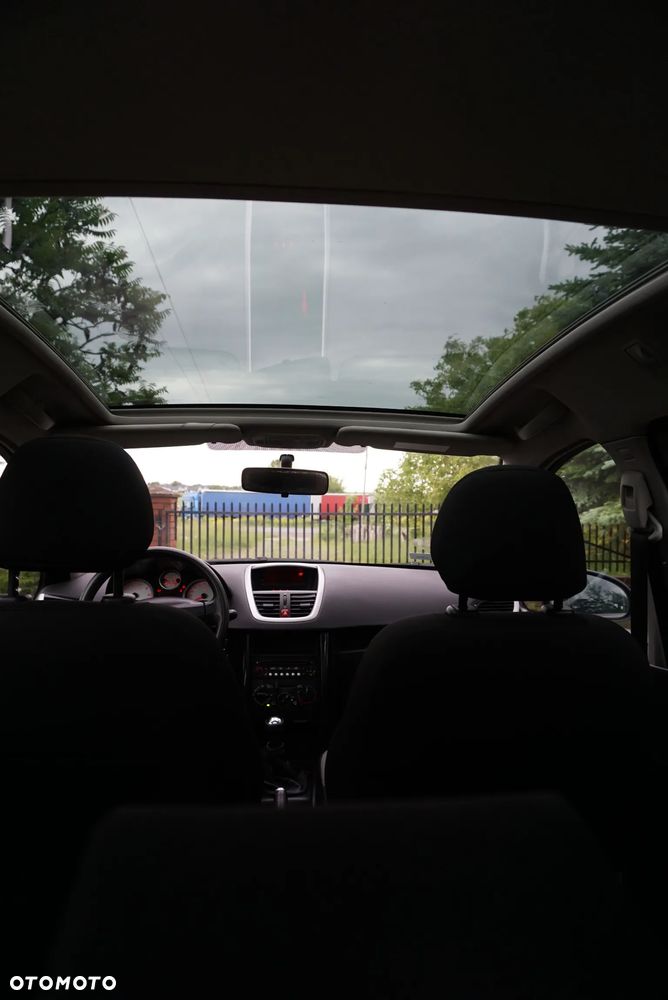 Peugeot 207 1.4 16V Trendy - 20