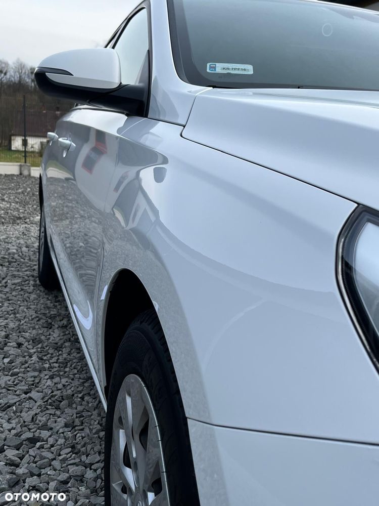 Hyundai i30 1.6 D Classic + - 9