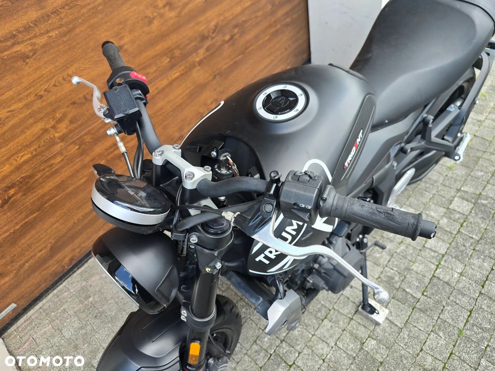 Triumph Trident - 24