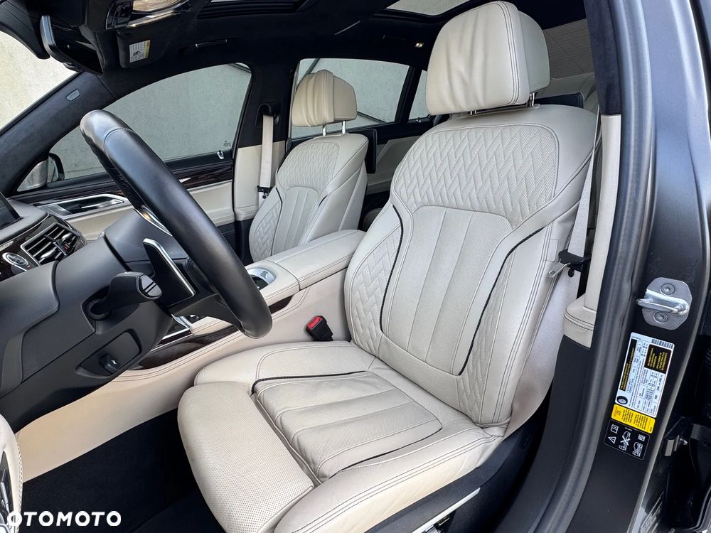 BMW Seria 7 M760Li xDrive - 17
